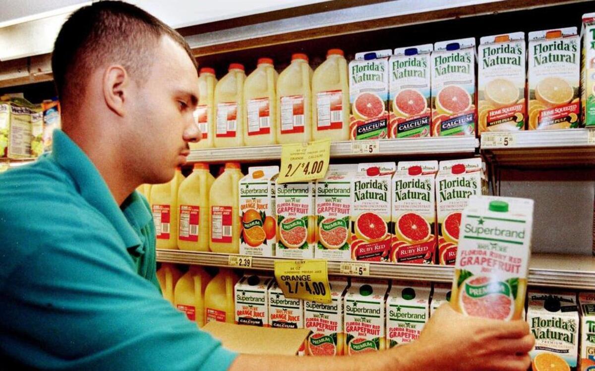 El jugo de toronja puede causar efectos secundarios si se mezcla con algunos fármacos usados para reducir el colesterol, tratar la presión arterial, contra la ansiedad y ciertos antihistamínicos, advirtió el FDA.