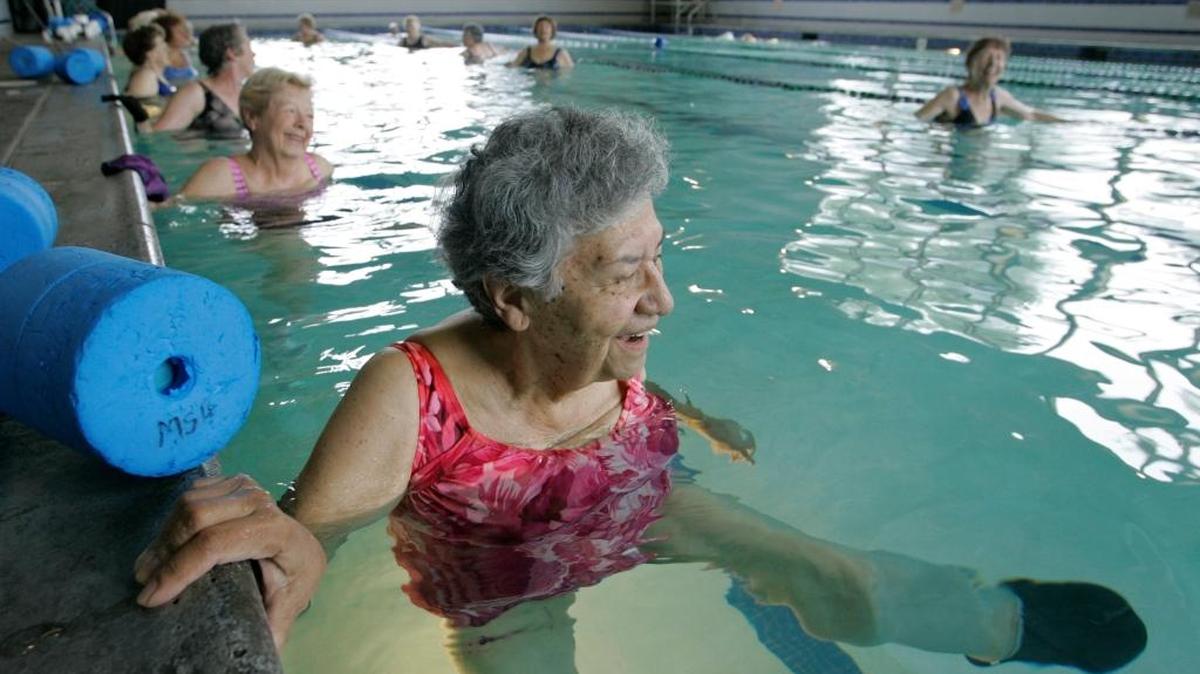 Para lograr una buena salud en la tercera edad es importante el ejercicio moderado.