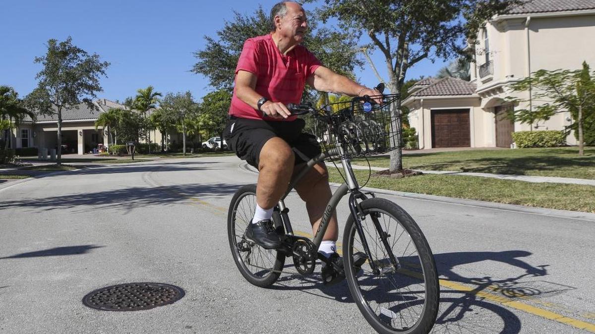 Neil Vogel dejó las dietas. En su lugar, aprendió a hacer selecciones más sabias de alimentos y comenzó a correr bicicleta.