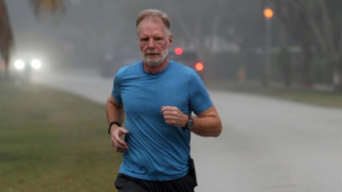 Howard Bennett comenzó a correr tres veces a la semana después de sufrir un ataque al corazón.