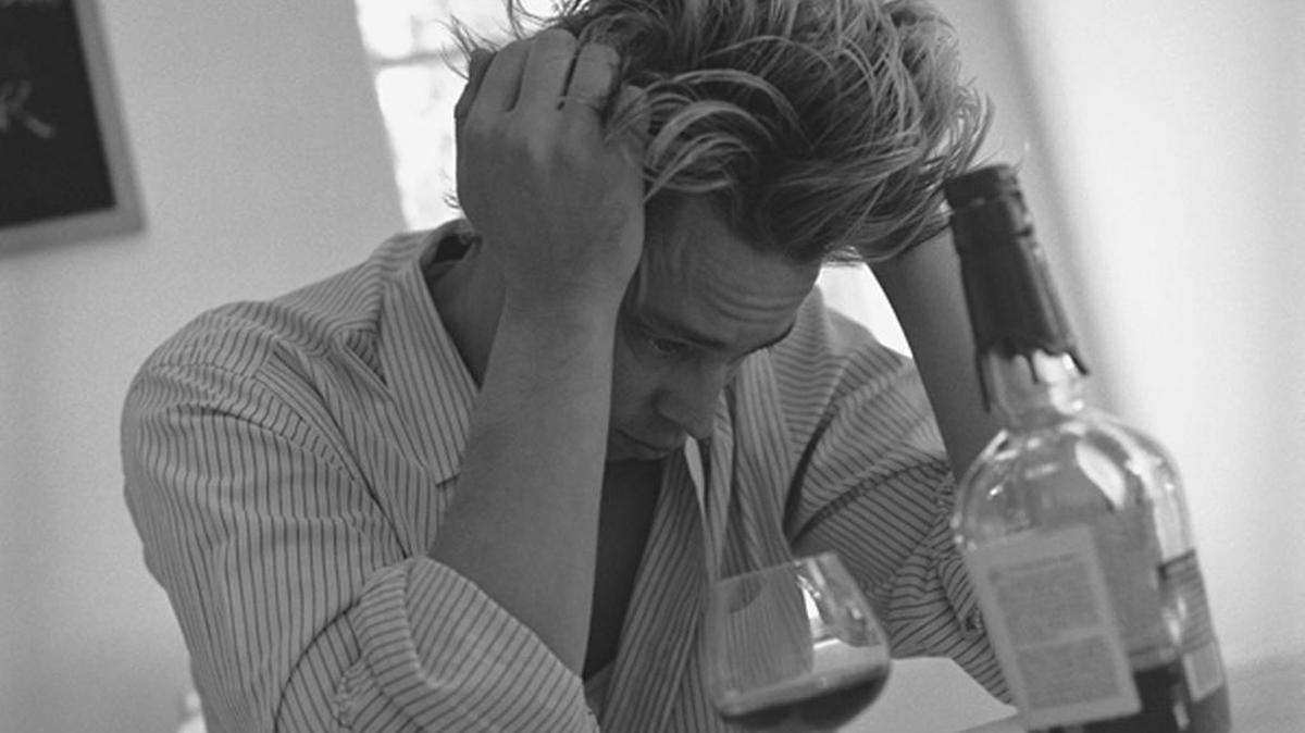 
‘Los celos románticos son una experiencia humana, pero muy pocos estudios han observado cómo se relacionan con el consumo de alcohol, el abuso y los problemas asociados’.
