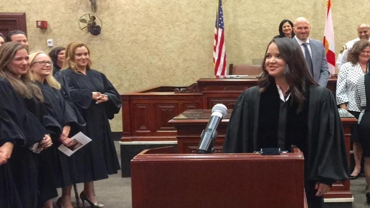 Gina Beovides en la ceremonia de investidura como jueza.