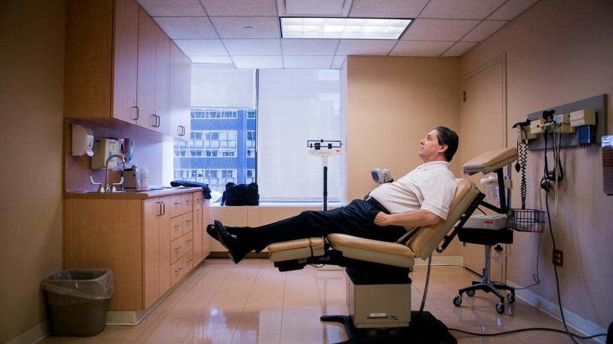 Steve Cara, de 54 años, paciente de cáncer de pulmón, se sometió con éxito a la inmunoterapia en el Memorial Sloan Kettering Cancer Center en Nueva York.