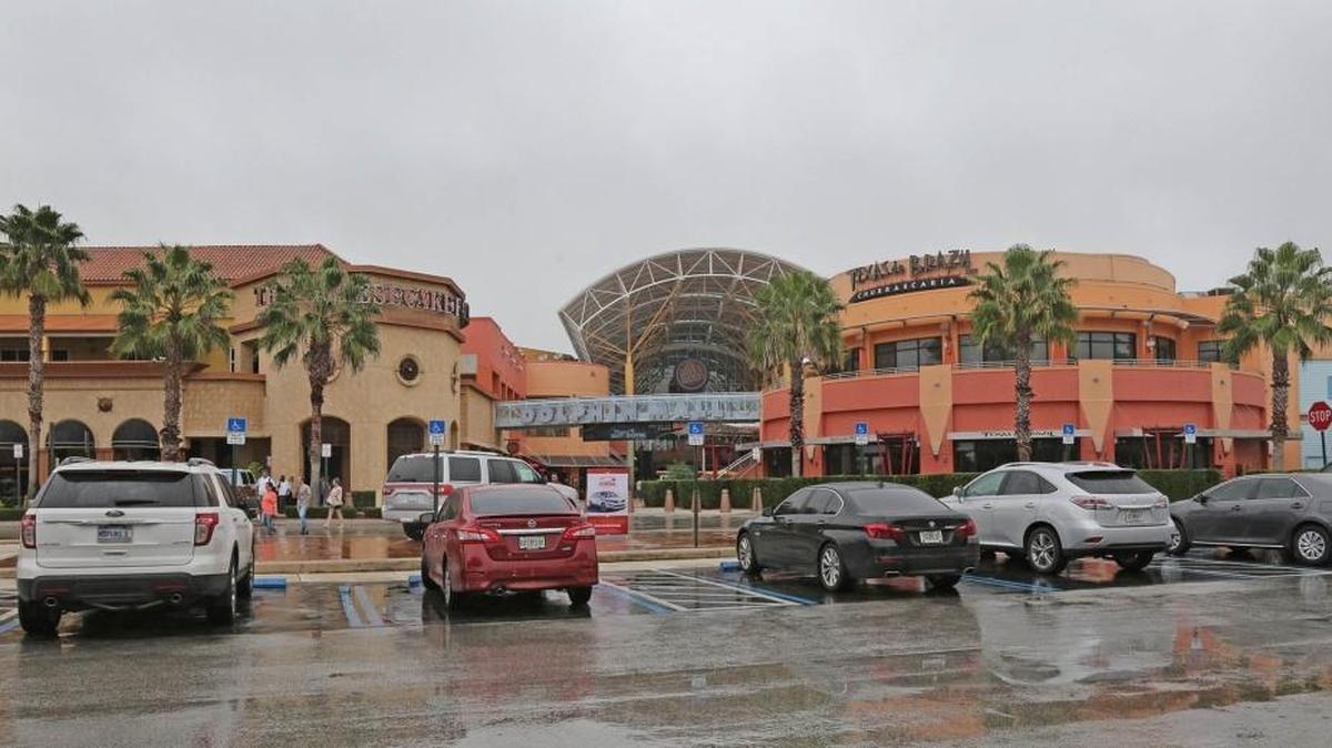 ‘Me cité con una mujer en el Dolphin Mall y olvidé dónde dejé mi auto. Ella se ofreció a ayudarme a encontrarlo. Cuando ella vio mi auto, nunca más la volví a ver’.