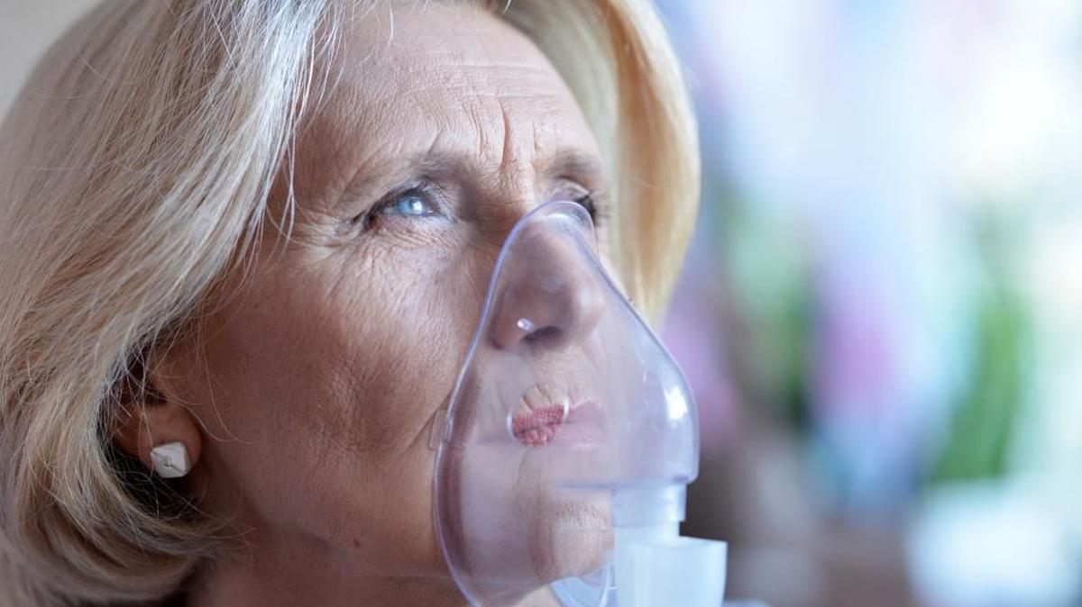 La enfermedad pulmonar obstructiva crónica se define como un estado patológico representado por una limitación del flujo aéreo, gradual, crónico e irreversible.