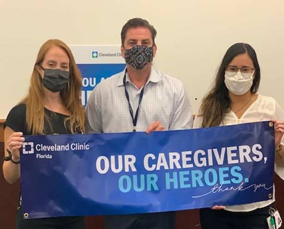 Oriana Ordosgoitti, RN, James Roach, DO&nbsp;y&nbsp;Lindsay Hindsman, RN de Cleveland Clinic Weston fueron a Abu Dhabi.