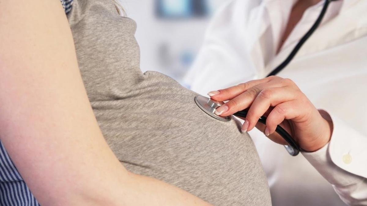 De acuerdo con un nuevo reporte de los CDC, alrededor de 1 de cada 10 mujeres embarazadas con el virus del zika, han tenido bebés con defectos de nacimiento. 