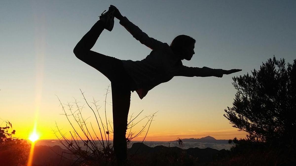 Aplicaciones que guían, mediante vídeos e imágenes explicativas con los diferentes asanas o posiciones que se utilizan en el yoga.