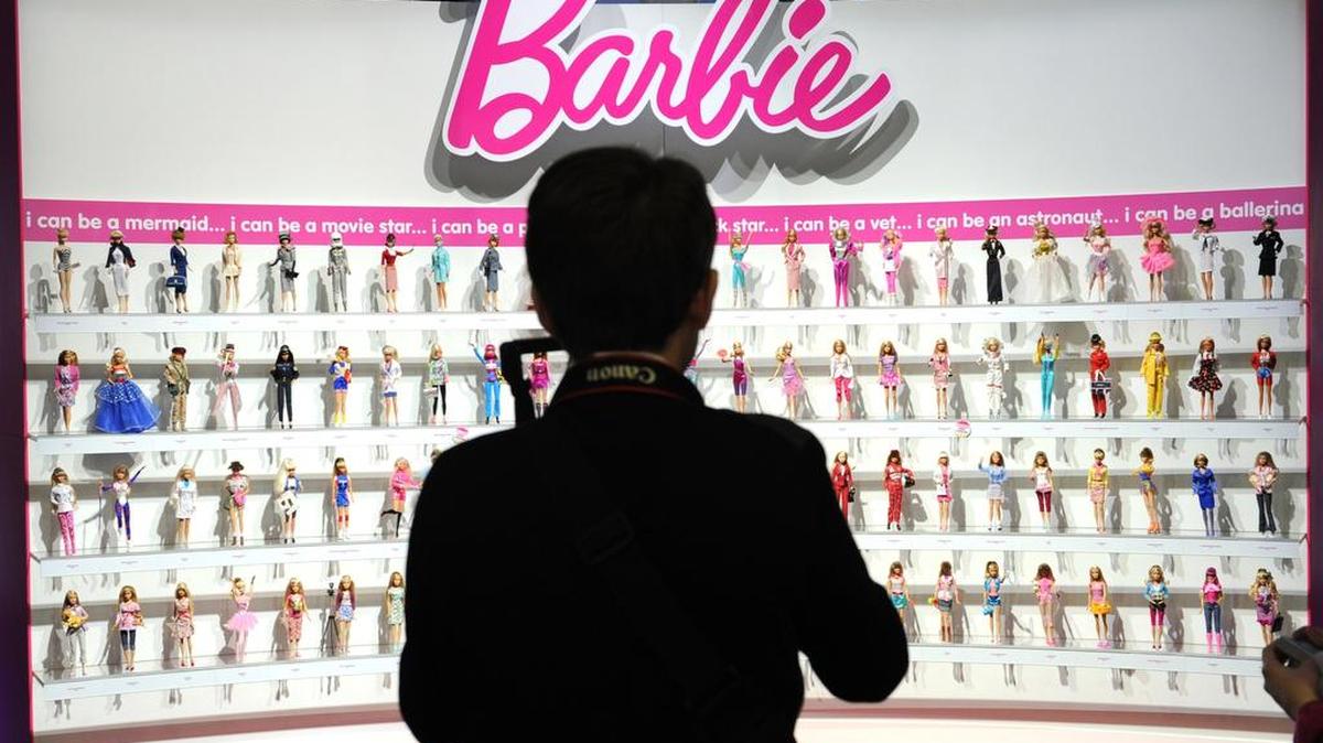 El gigante de los juegos Mattel sacó a la venta este año a la muñeca de alta tecnología “Hello Barbie”, que promete convertirse en un gran éxito de ventas porque permite a los niños hablar y obtener respuestas de uno de sus juguetes favoritos.