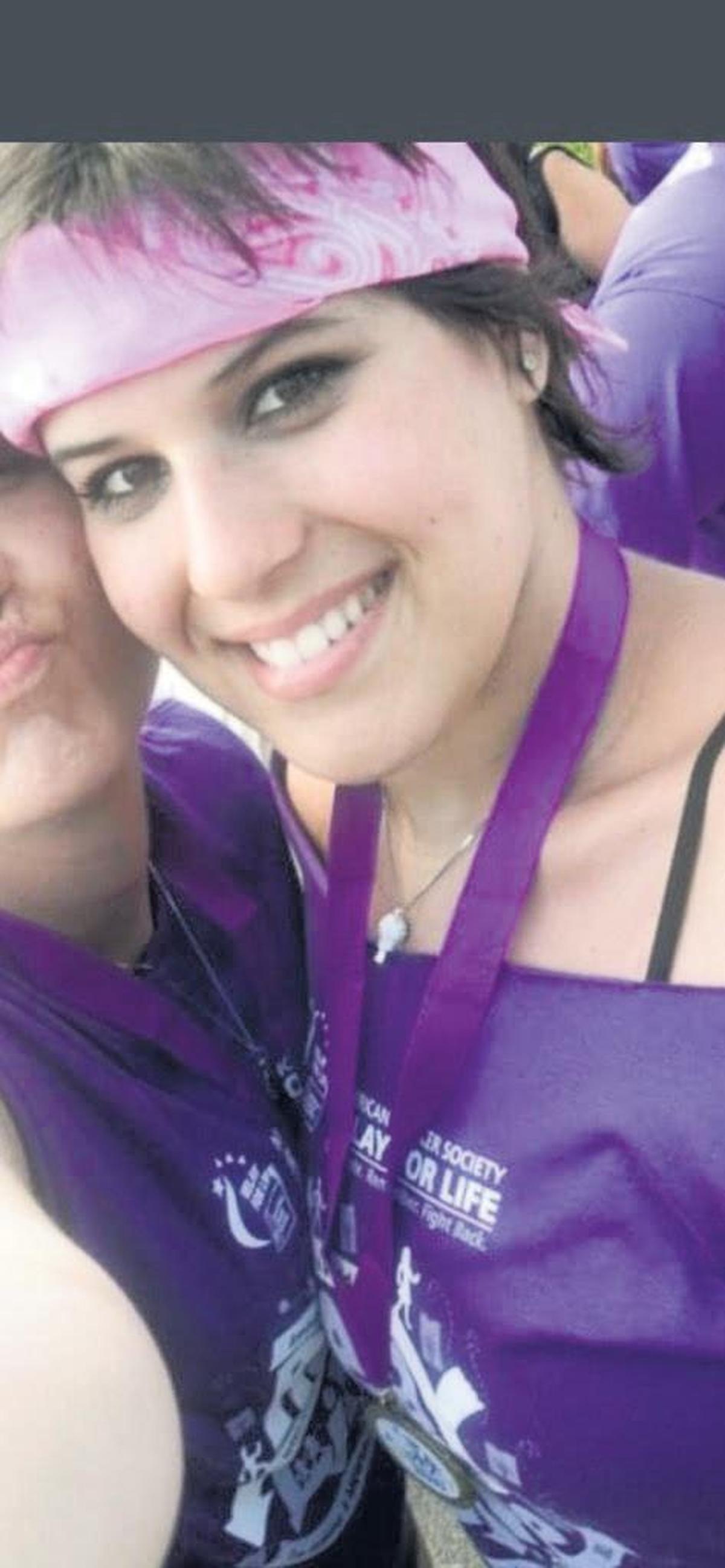Kelly Lara, de 29 años, recibió tratamiento para leucemia cuando era niña en el Nicklaus Children's Hospital, que entonces se llamaba Miami Children's Hospital. Esa experiencia la animó a estudiar enfermería pediátrica.