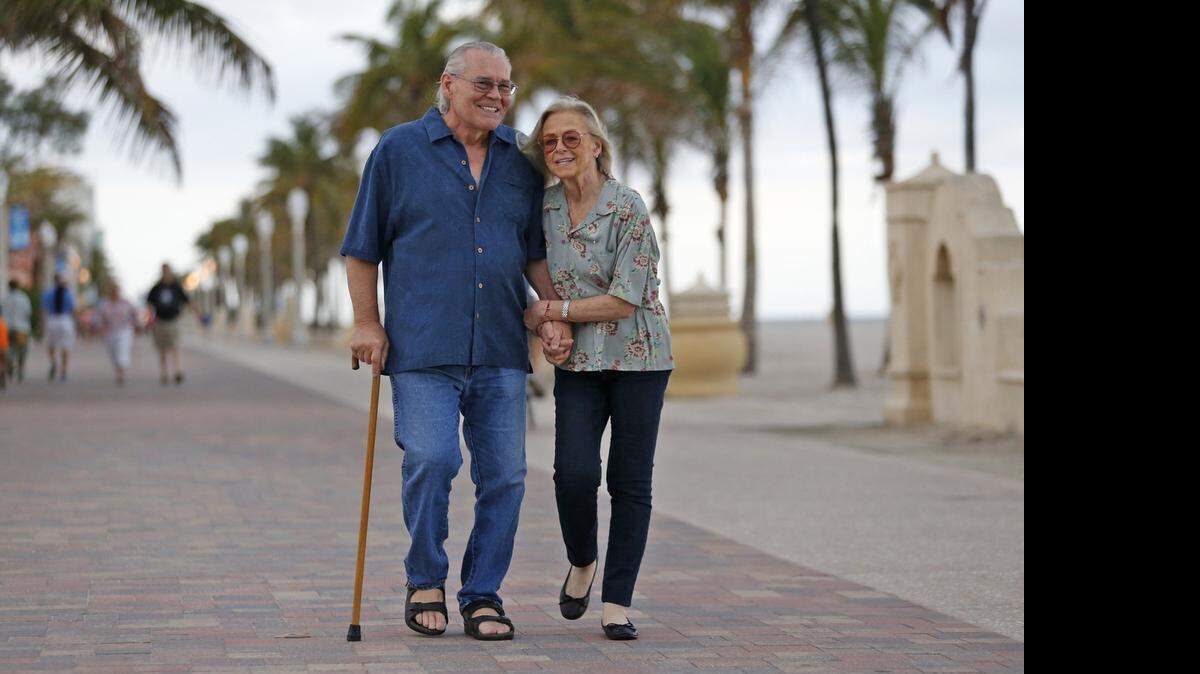 
Shelley y Alan Stieb, residentes en Hollywood, se mantienen ocupados y social y físicamente activos lo que los ayuda a no sentirse deprimidos. 




