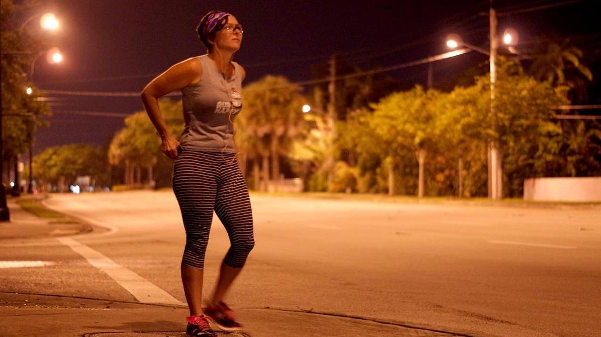 
Brittany Wallman, residente de Plantation se dedica a correr por las calles de esta zona suburbana de Broward.



