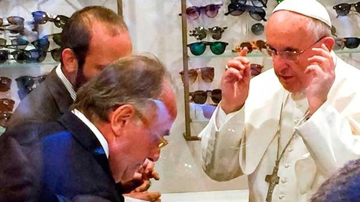 
‘Lo único que quiero, con su ayuda, es cambiarles la graduación y todo listo’, dijo el Papa Francisco.
