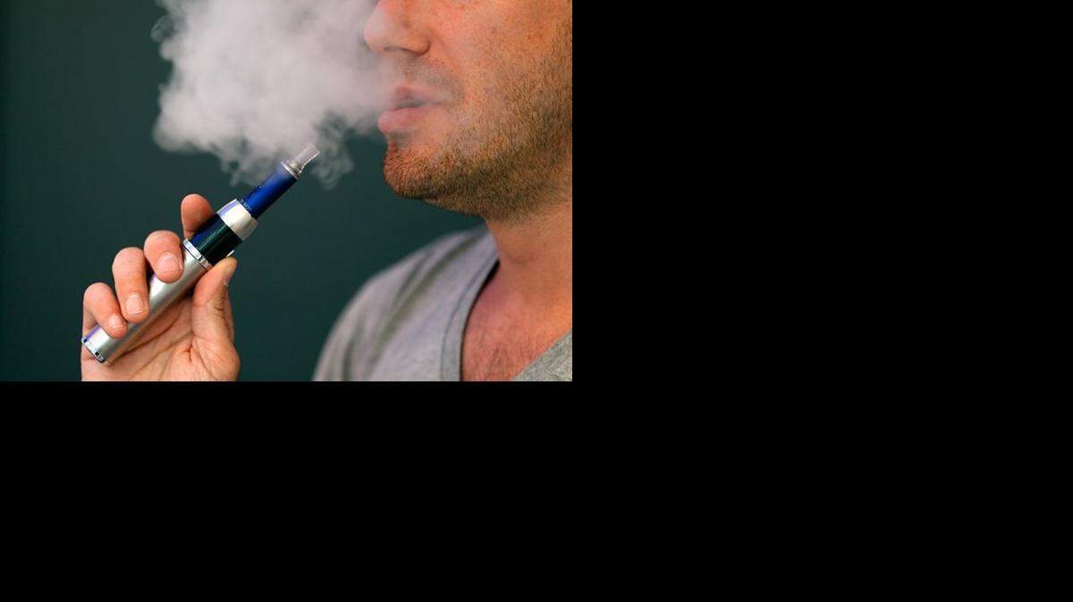 
Los e-cigarrillos contienen pequeñas cantidades de nicotina (16 mg) cuyo efecto sería similar al que se busca con los parches
