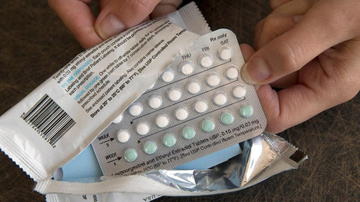 Funcionarios de la administración Trump dijeron que están reduciendo significativamente las reglas que requieren que muchas aseguradoras proporcionen cobertura anticonceptiva a las mujeres.