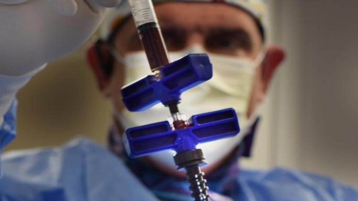 La opción de implantar células de médula ósea y grasa era la más obvia en este caso y la menos agresiva.
