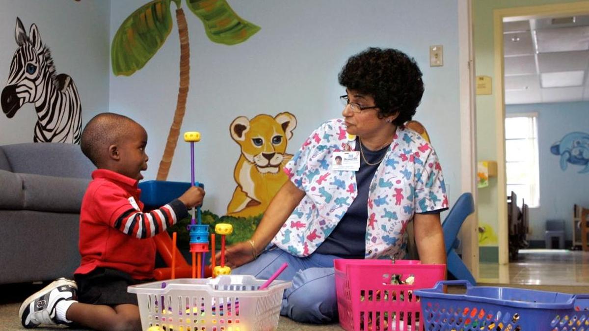 Si su niño tiene dificultad para respirar o tragar o si la tos es tan severa que le produce vómito, llévelo a su pediatra para que le hagan un examen.