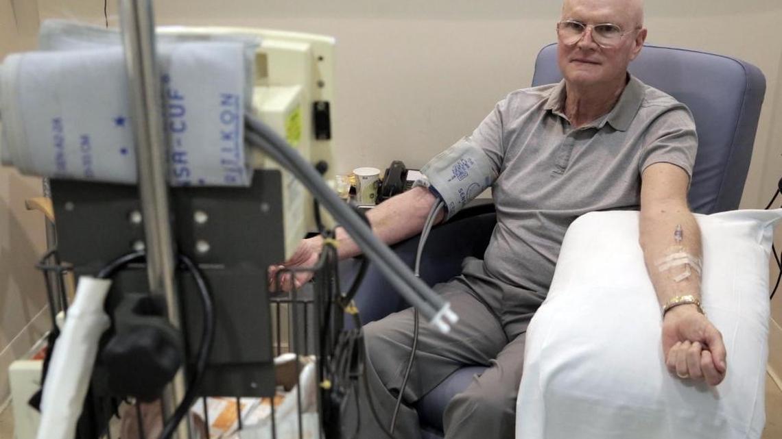 Daniel Dyner recive el tratamiento semanal de terapia de quelación en el Mount Sinai de Miami Beach.