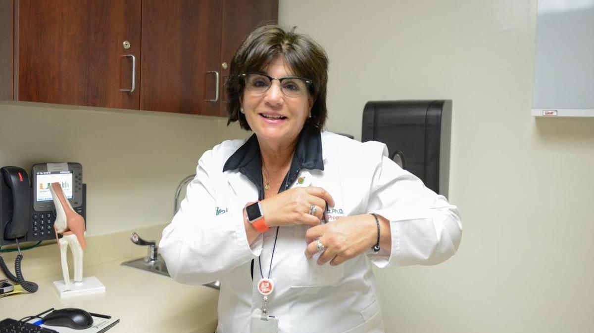 La Dra. Gillian Hotz, directora del programa de conmoción cerebral de la Universidad de Miami.