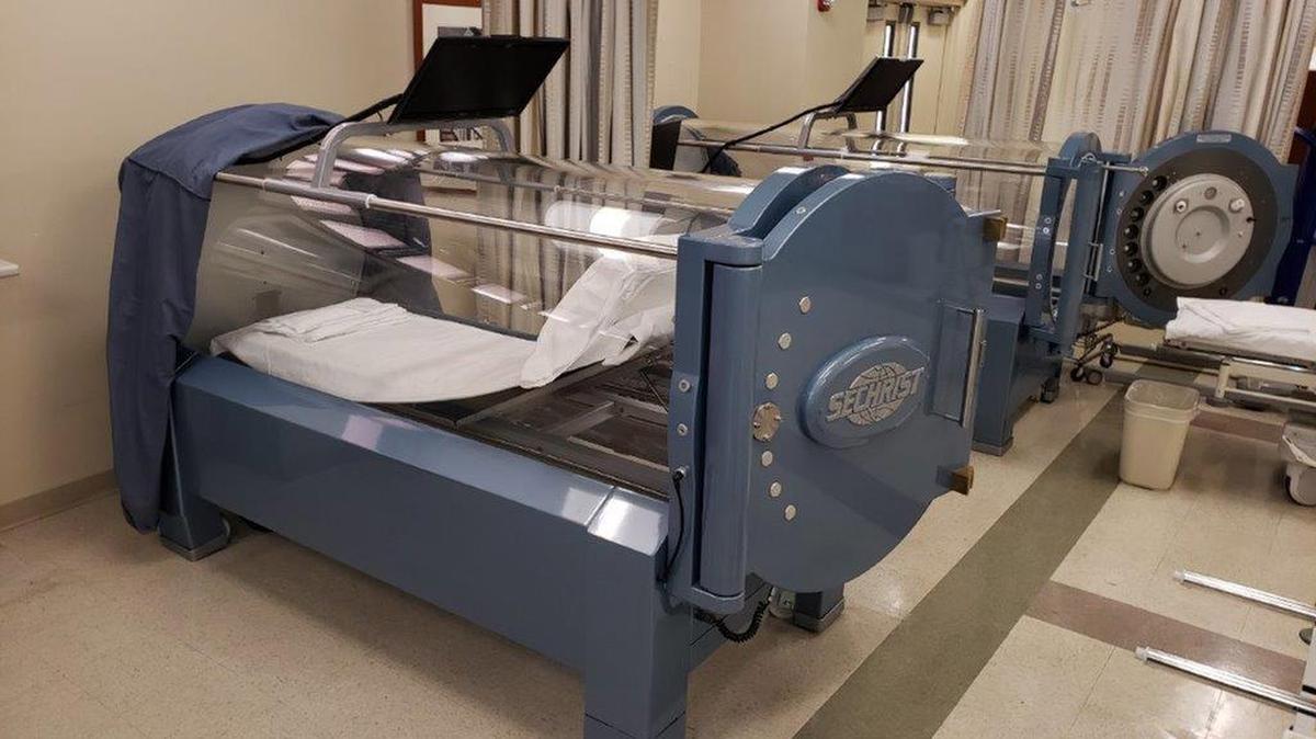 Cámara para terapia de oxígeno hiperbárico, también conocido como HBOT, del South Miami Hospital.