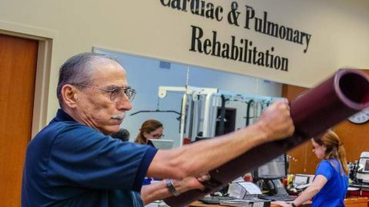 
Terry Bernard toma clases para rehabilitación cardíaca y pulmonar en Memorial Regional Hospital en Hollywood.
