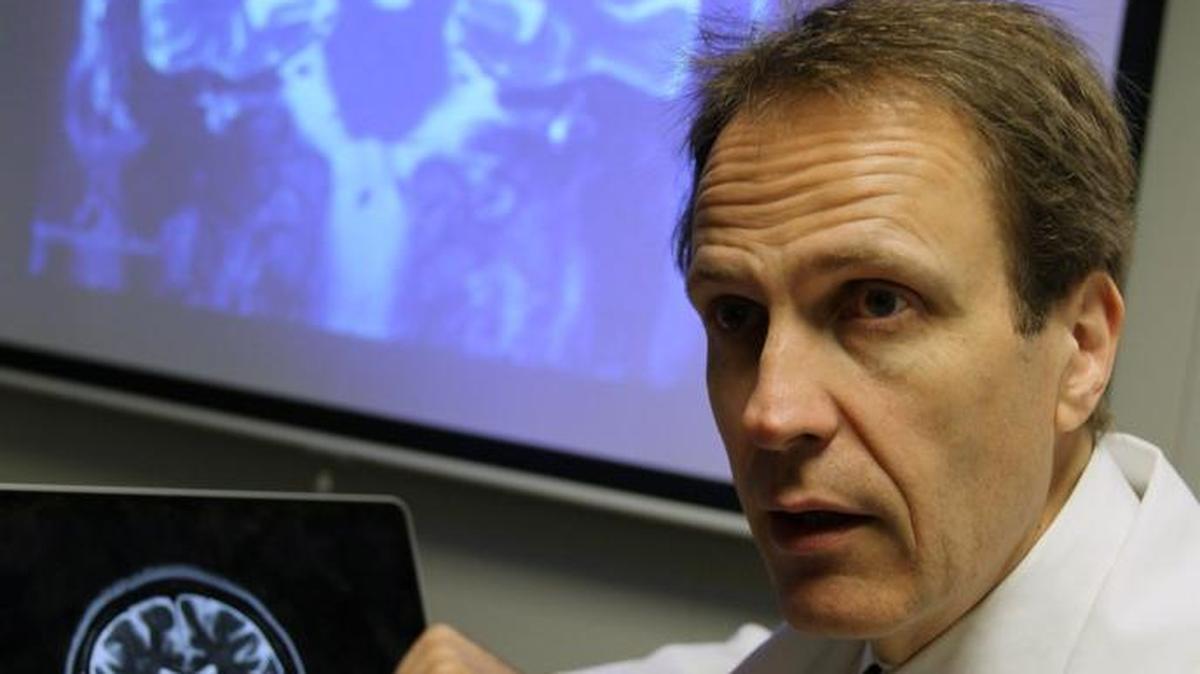 
El doctor Clinton Wright, neurólogo de UHealth, participará en el estudio sobre el Alzheimer en los hispanos disease in Hispanics.
