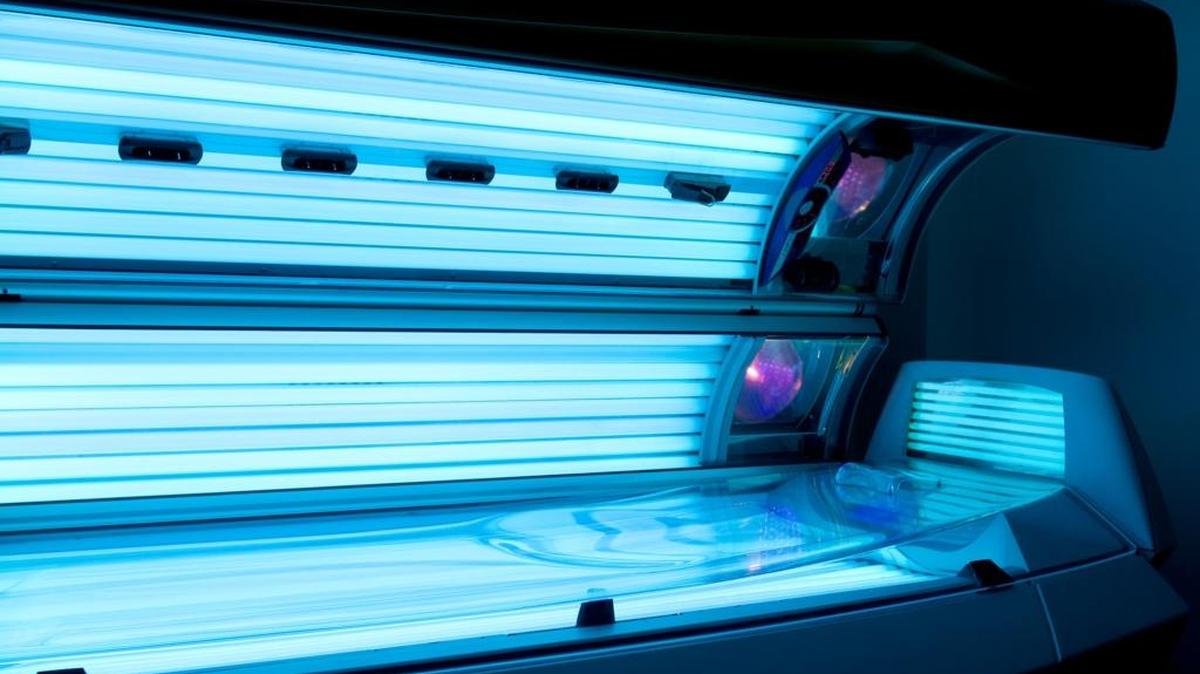 En los Estados Unidos, según la Cancer Skin Foundation, cerca de 245,000 carcinomas de células basales y 160,000 de células escamosas se desarrollan debido al uso de bronceadores artificiales.