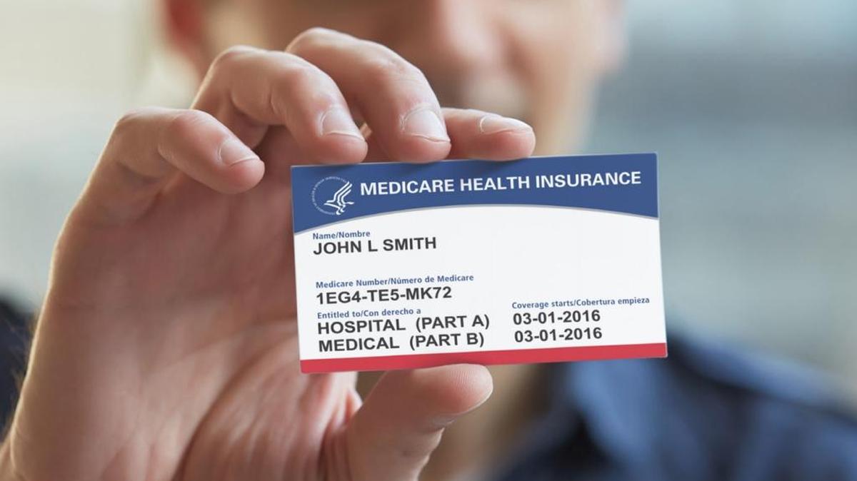 Las nuevas tarjetas de Medicare eliminan el número del seguro social de cada miembro y lo reemplazan con un nuevo ‘número de Medicare’ de 11 dígitos generado aleatoriamente.