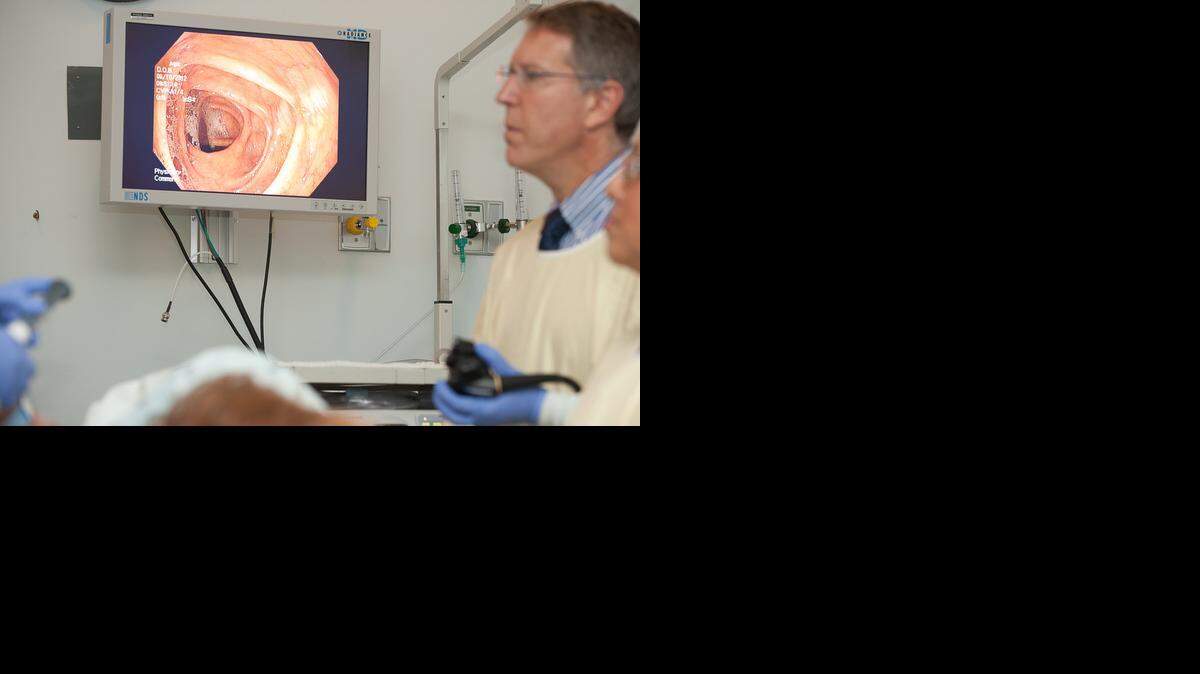 
Es importante que todos los adultos hablen de su riesgo con el médico de atención primaria y que piensen en realizar evaluaciones tempranas si hay algún factor de riesgo. 


