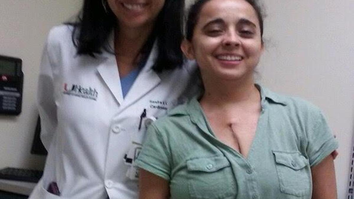 La Dra. Sandra Chaparro, directora de la Heart Failure Clinic en University of Miami Miller School of Medicine junto a la paciente Martha Uribe.