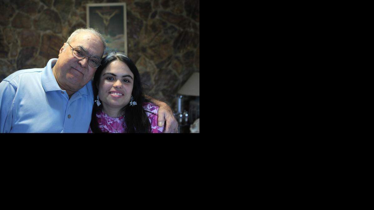 
Jessica Guilló acompañada de su padre Herbert Guilló fotografiados el martes, 16 de Diciembre del 2014. Ella recientemente perdio a su madre y piden un refrigerador ya que el que poseen esta en muy malas condiciones.
