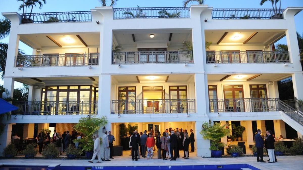 La residencia de los anfitriones Candido y Anabella Viyella en Majestic Palm Island.