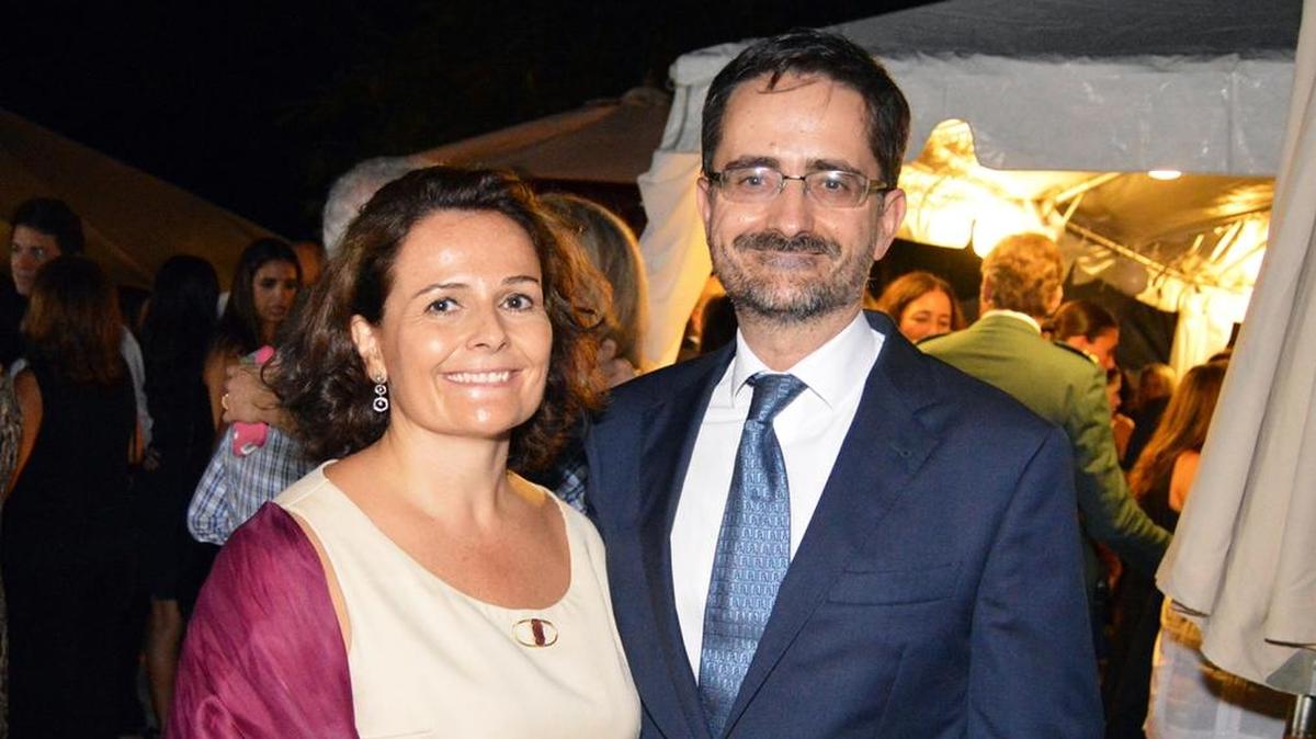 Carla Cavero de Creis y Cándido Creis, cónsul general de España en Miami.