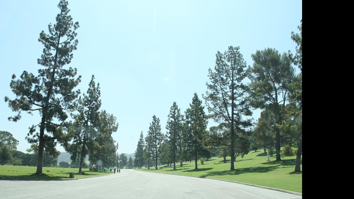 
El cementerio Forest Lawn Memorial Park en Los Angeles, California, fabricada en 1906, es el centro del artículo de Julián Marías ‘Unamuno en Forest Lawn’
