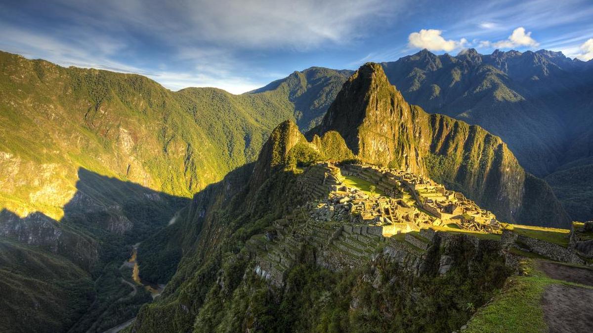 Perú es un país ideal para visitar en el otoño del hemisferio norte. En la imagen el imponente Machu Pichu.