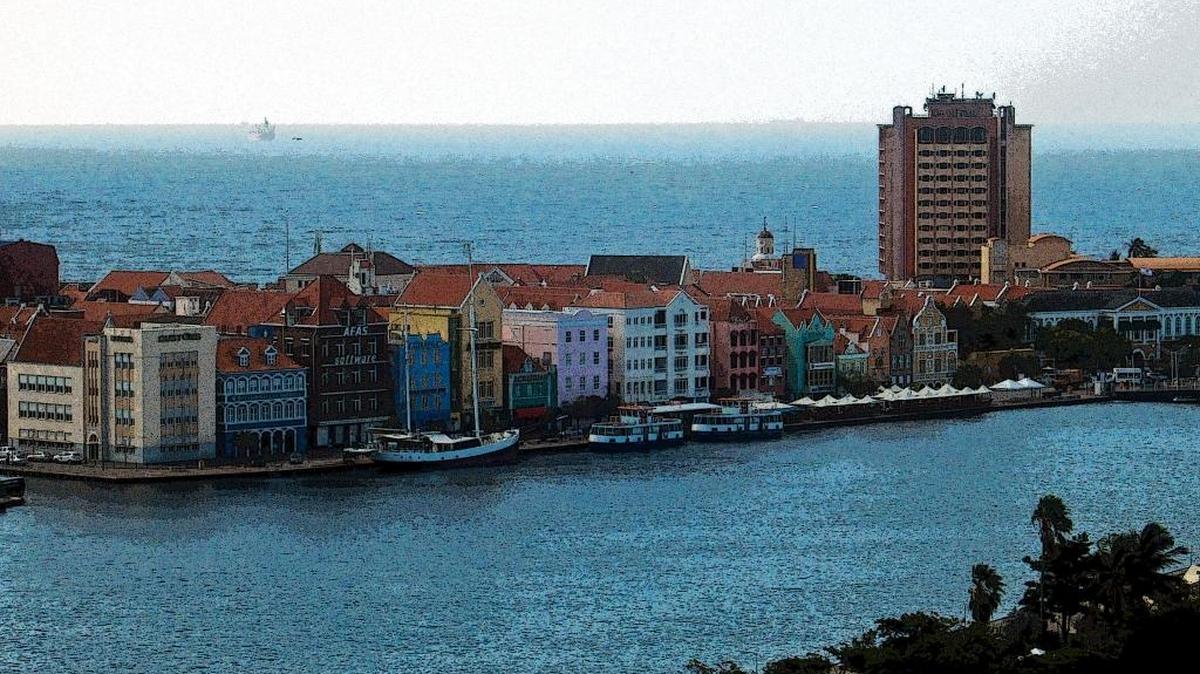 Punda es uno de los barrios más antiguos de Curazao. Es también el más turístico. En la foto pueden verse sus coloridas fachadas.