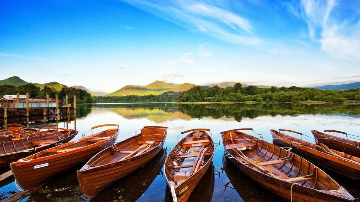 La zona de gran belleza natural, famosa por sus lagos y montañas fue visitada por escritores de la talla de Beatrix Potter, Sir Walter Scott, Lord Alfred Tennyson y John Ruskin.