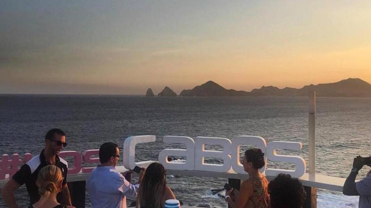 El más espectacular anochecer se contempla desde el restaurante Sunset Mona Lisa en Los Cabos.