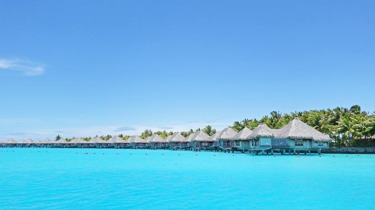 Cabañas turísticas en la isla de Bora Bora.