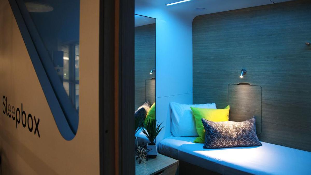 Imagen del interior de Sleepbox en Concourse A de Dulles International Airport. La nueva versión de los microhoteles, inspirados por las cápsulas y los pod japoneses de hace 40 años, ofrece alojamiento en espacios reducidos a viajeros de negocios.
