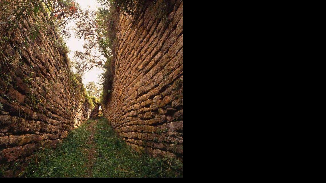 
Los restos arqueológicos de Kuelap, en Perú, forman parte del camino andino en tiempo de los incas, que se iniciaba en el departamento peruano de Cuzco y recorría territorios que hoy ocupan Argentina, Bolivia, Ecuador, Colombia, Chile y Perú. 
