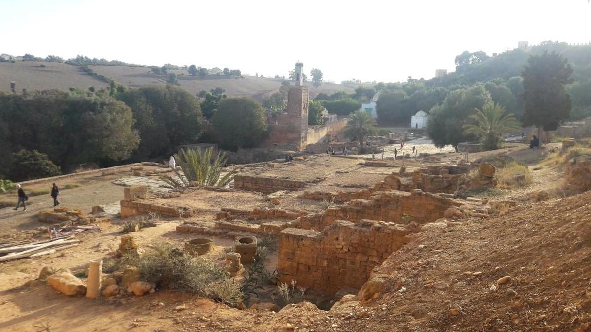 Ruinas de Chellah vista desde una colina próxima. La ciudad es historia pura de Marruecos.