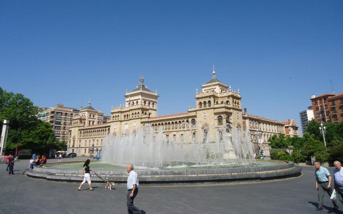 Vista de Valladolid con la Academia de Caballería al fondo.