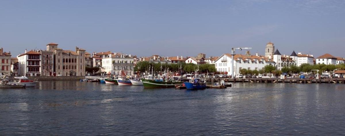 Panorámica del puerto de San Juan de Luz en el País Vasco francés.