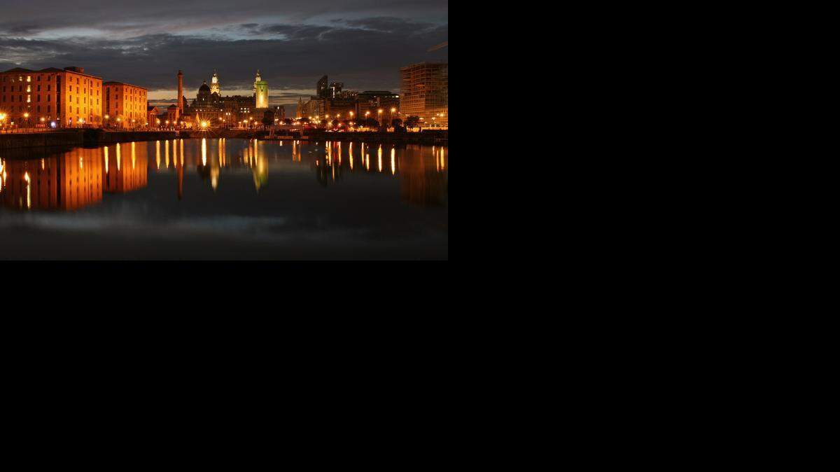 
Vista nocturna del Albert Dock, declarado Patrimonio de la Humanidad por la Unesco.
