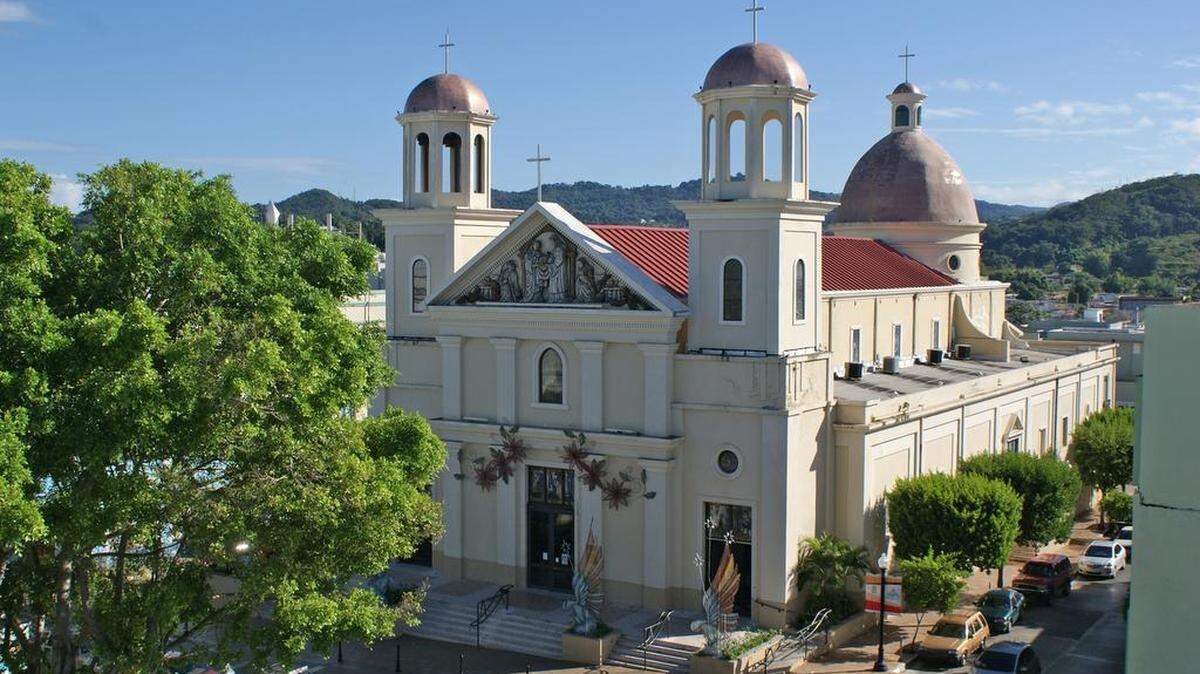 
La catedral de la Candelaria de Mayagüez. 
