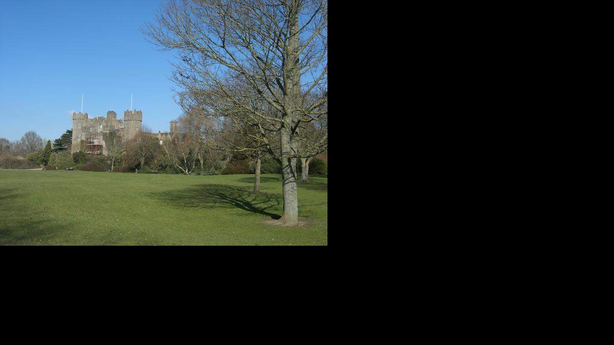 
Castillo de Malahide, construido en el siglo XII. 
