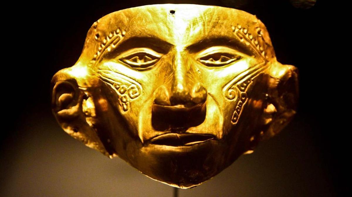 El Museo del Oro alberga una impactante colección de joyería de oro, grabados de animales y figuras fabricados por la población indígena de Colombia antes de la colonización.