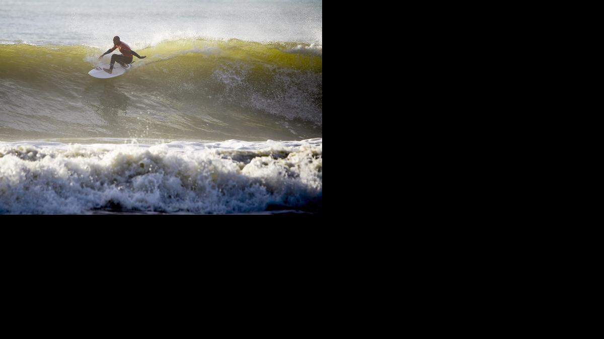 
El once veces campeón del mundo, el estadounidense, Kelly Slater, durante su participación en el Moche Rip Curl puntuable para la Copa del Mundo.

