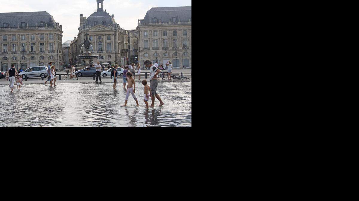 
Una vista del denominado ‘espejo del agua’; frente a la plaza de La Bourse, en la ciudad de Burdeos. 
